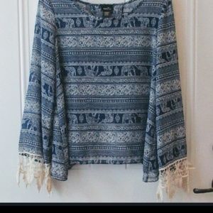 Cute Split-Back Lace Cuff Top Size M